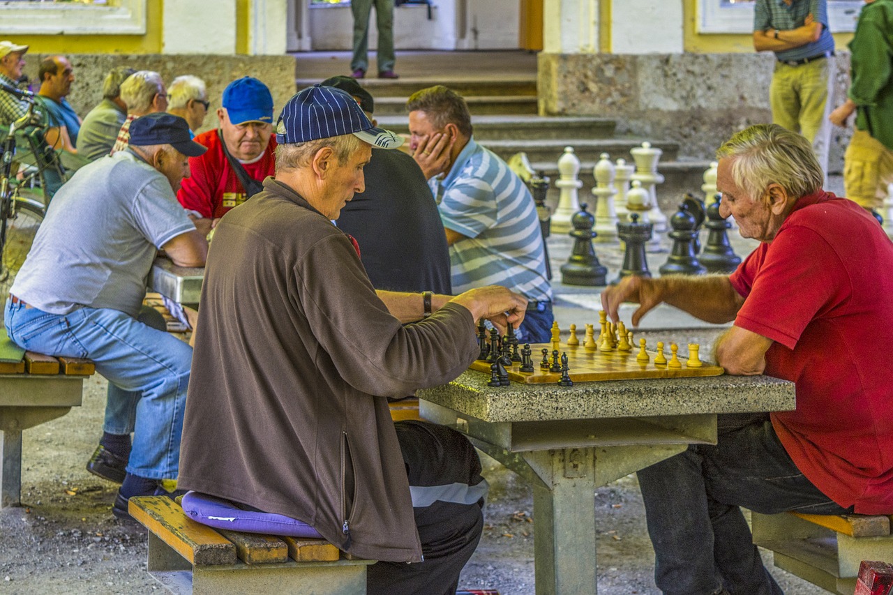 Freizeitgestaltung für Senioren - Schach schärft den Verstand